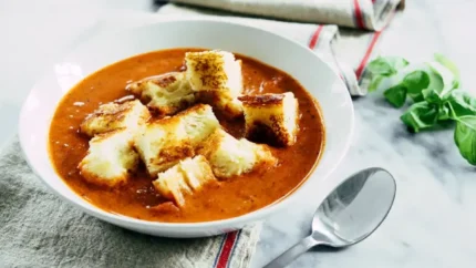 طرز تهیه سوپ گوجه و پنیر داغ / غذایی خوشمزه و مقوی برای روزهای سرد پاییزی / راز طعم بینظیر و آمادهسازی سریع در خانه 1 d8b7d8b1d8b2 d8aad987db8cd987 d8b3d988d9be daafd988d8acd987 d988 d9bed986db8cd8b1 d8afd8a7d8ba d8bad8b0d8a7db8cdb8c d8aed988d8b4d985 6939bc0a195c1